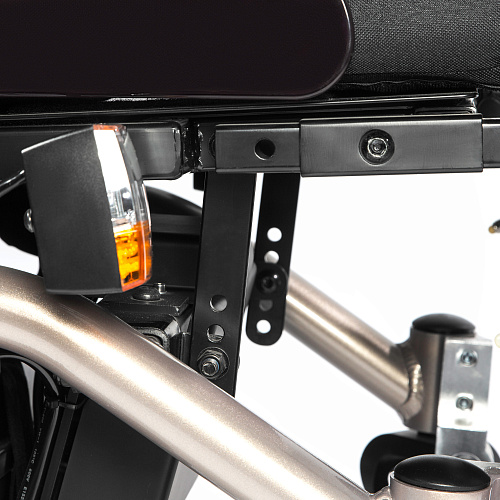 Сиденье, регулируемое по углу наклона