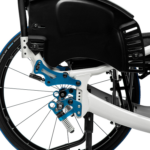 Усиленные боковые щитки, регулируемые по высоте